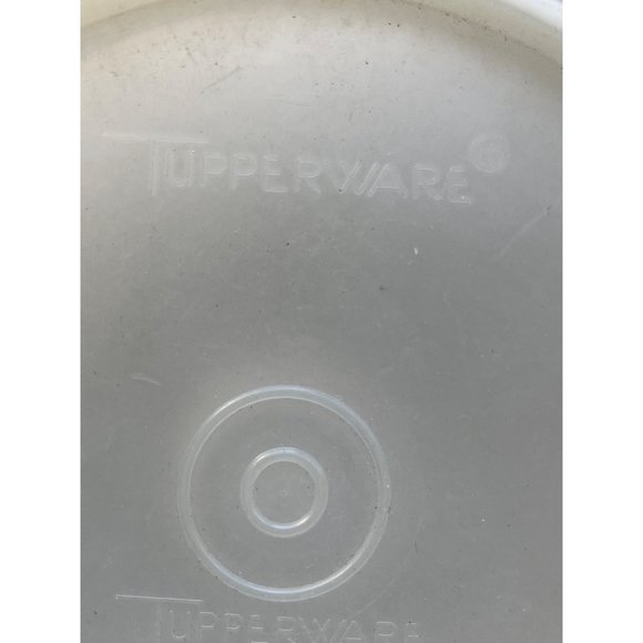 Vintage Tupperware Bowl With Lid Small White Footed Base 5.5" x 2.25" 1 Cup Capa - Picture 4 of 7